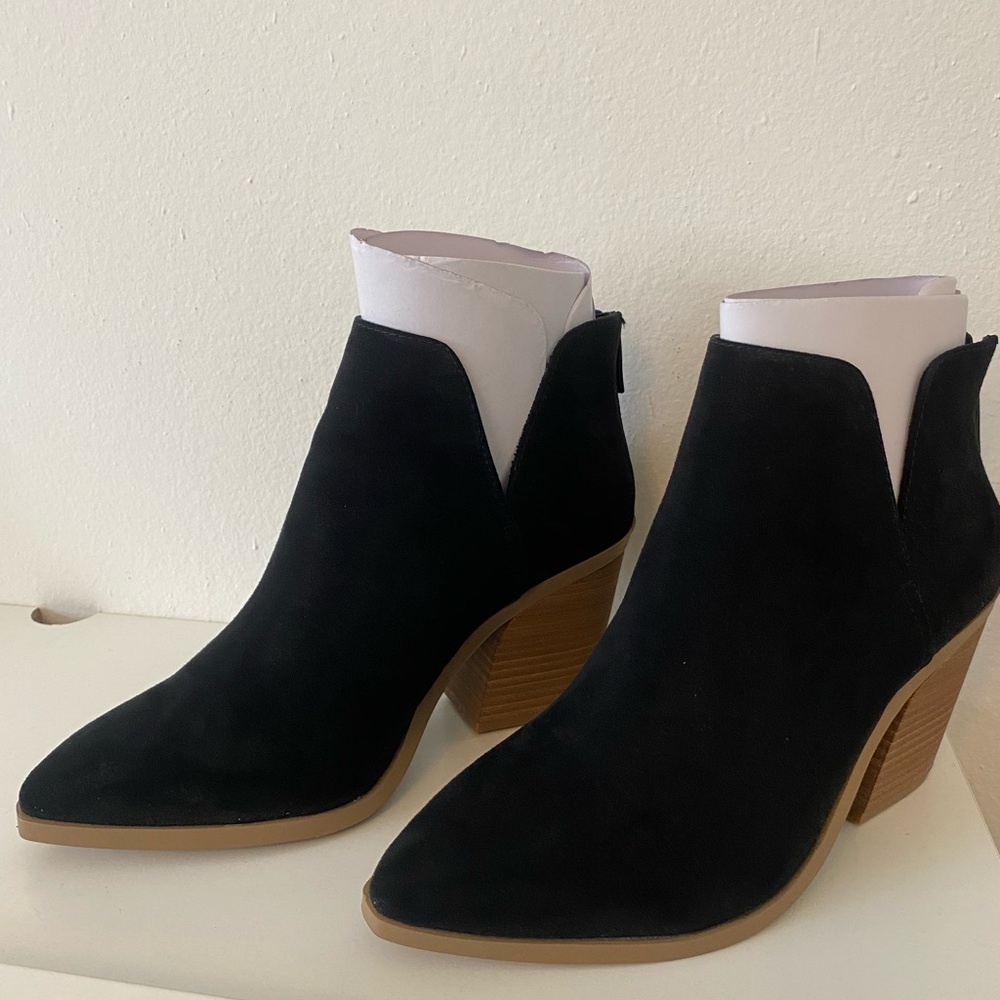 Torrid Black Ankle Booties with Tan Heel size 7.5W